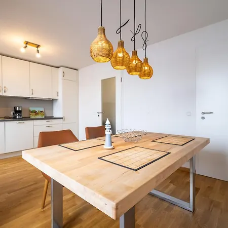Großzügige In Am Südstrand Mit Balkon&meerblick 28 *